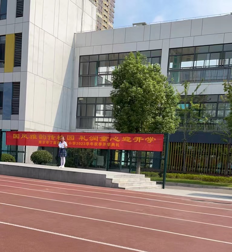 第二周升旗仪式报道稿_html_m25af7794.jpg