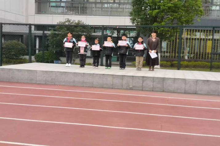 【正学丁三】童话润童心，故事伴成长_html_m6d9dcd0d.jpg