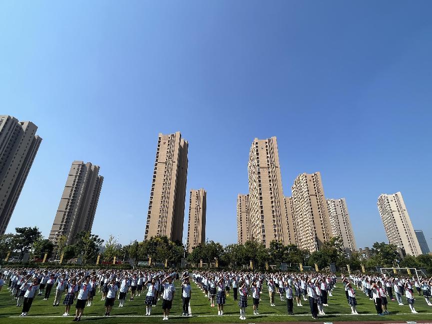 第三周升旗仪式报道稿_html_m371bdee8.jpg