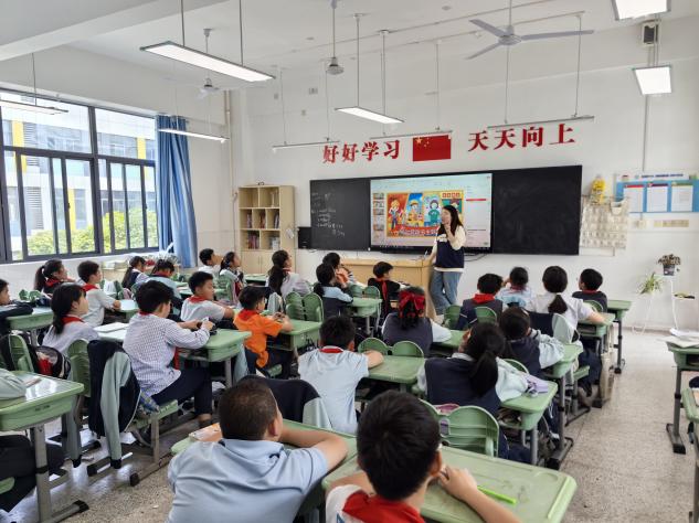 【正学丁三·德育】“劳动桥梁跨家校，润心铺路向未来”——南京市丁家庄第三小学开展劳动周主题系列活动侧记_html_m17bbb9c.jpg