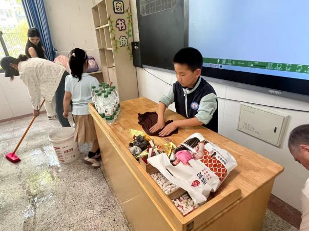 【正学丁三·德育】“劳动桥梁跨家校，润心铺路向未来”——南京市丁家庄第三小学开展劳动周主题系列活动侧记_html_7ac1dfee.jpg