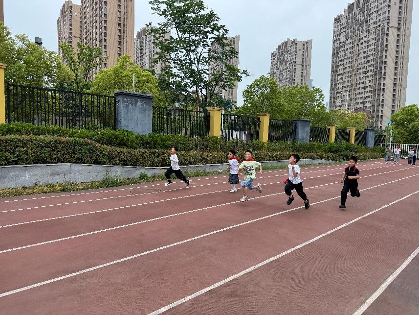 【正学丁三·教学】趣享运动 “童”样精彩 ——丁家庄第三小学“艺之独秀”嘉年华活动“射苑”中期考核活动侧记(1)_html_2b7ffa4b.jpg