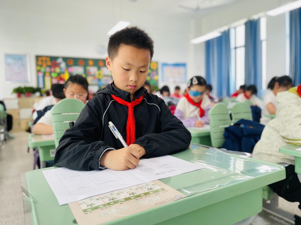 【正学丁三·教学】“书写之美绽放校园”——南京市丁家庄第三小学汉字书写大赛侧记(1)_html_m14cb2282.jpg