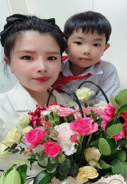 【正学丁三·德育】感受花之魅力，细品如花童年 (1)(1)_html_m4dd93b8f.jpg