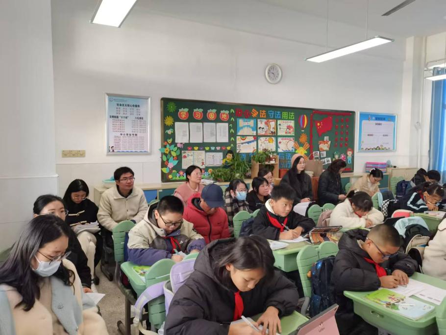 【正学丁三&middot;教学】专家引领促提升 携手共进谱新篇——南京市丁家庄第三小学数学组校本教研活动侧记_html_m71945fb6.jpg