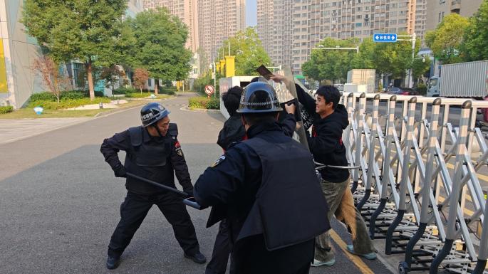 【正学丁三·后勤】筑牢安全防线，提升应急能力——南京市丁家庄第三小学安全防暴演练_html_m343b086f.jpg