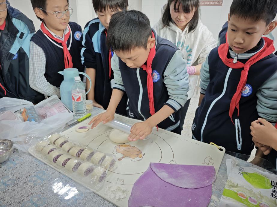 【正学丁三·德育】“蒸”·善·美——南京市丁家庄第三小学第十三期“家长进课堂”活动_html_2d454dc2.jpg