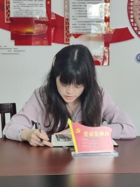 【正学丁三】学条例，见行动——中共南京市丁家庄第三小学党支部学习《中华人民共和国监察法实施条例》侧记_html_6d388348.jpg