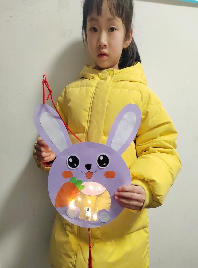 正学丁三】兔灯迎新春，乐享幸福_html_m4b77114c.jpg