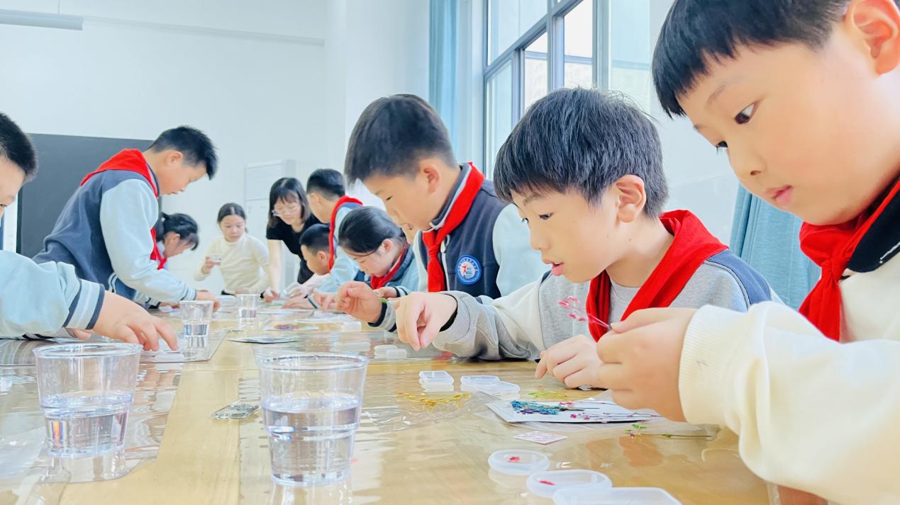行知小先生生活教育-城市生存挑战新闻稿(1)_html_5b2e7630.jpg