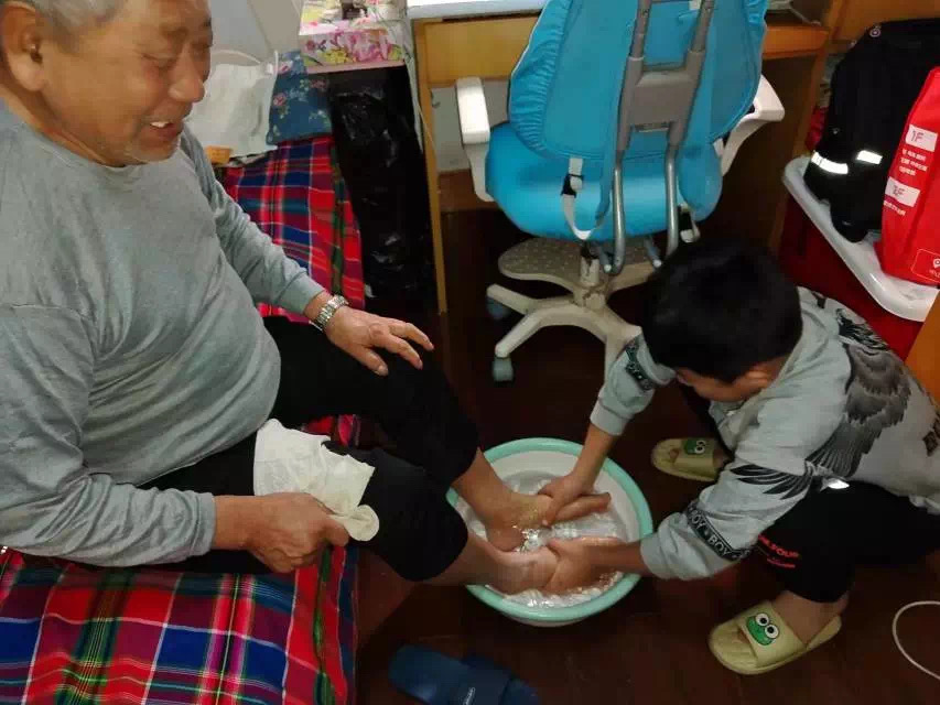 【正学丁三&middot;德育】九九重阳节  浓浓敬老情(3)_html_mb373af1.jpg