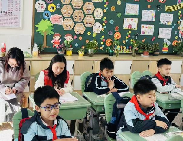 【正学丁三】学习身边榜样 激发奋进力量——南京市丁家庄第三小学榜样教师宣传活动侧记（四）_html_59354d6c.jpg