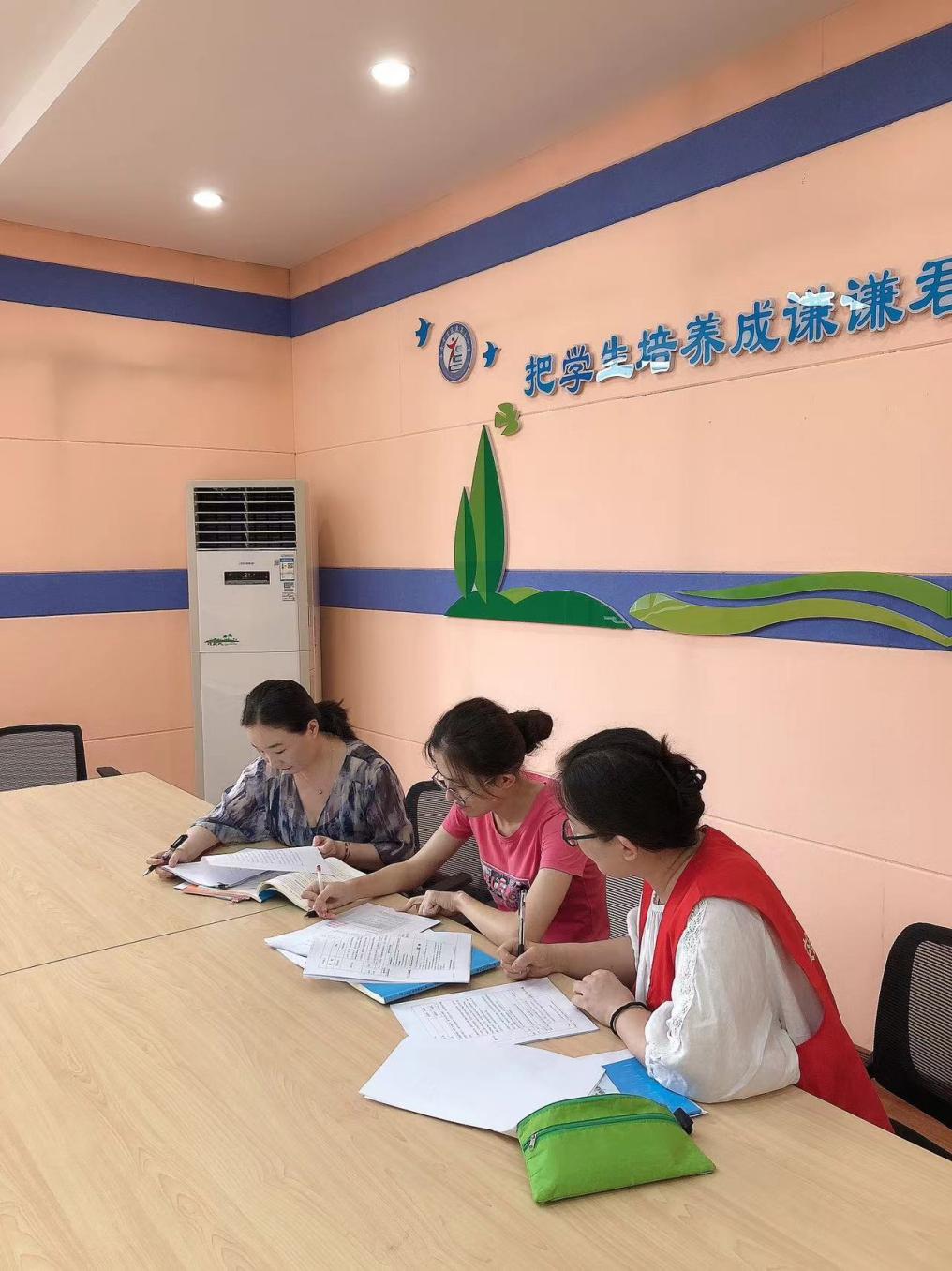 ［正学丁三·教学］落实课标精神 提高教学效益——丁家庄第三小学英语组第一周集体备课活动报道_html_1008d822.jpg