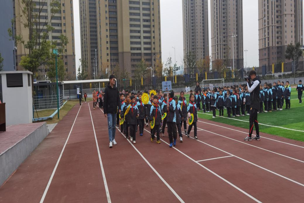 【正学丁三】运动点燃热情 校园别样风采_html_m65750c91.jpg