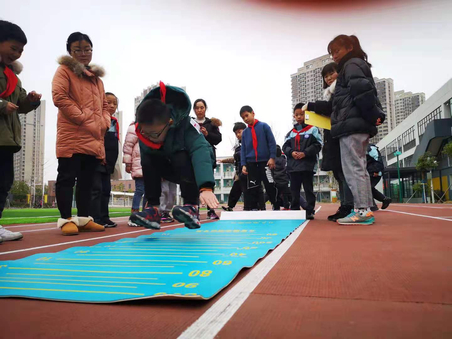 【正学丁三】运动点燃热情 校园别样风采_html_77355fc7.jpg
