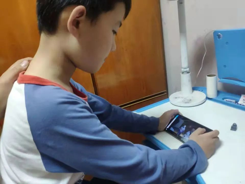 【正学丁三】法治护航 健康成长_html_1a93500f.jpg