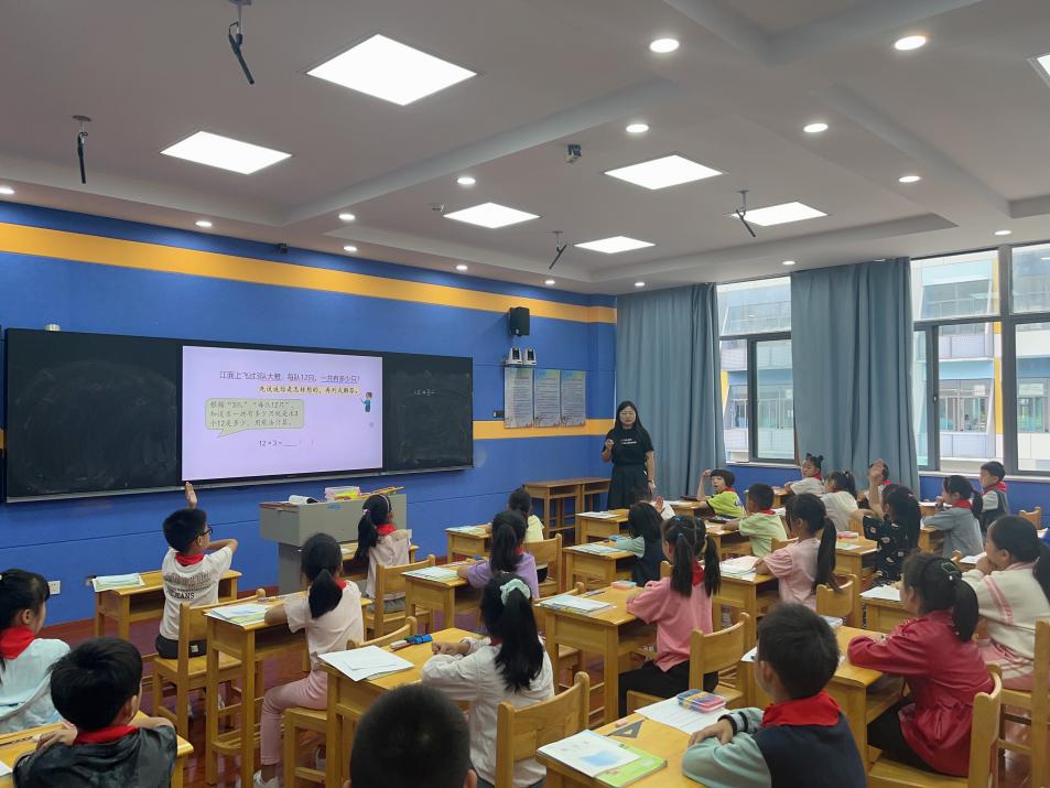 【正学丁三】学习身边榜样 激发奋进力量——南京市丁家庄第三小学榜样教师宣传活动侧记（九）_html_m6ccda9ae.jpg