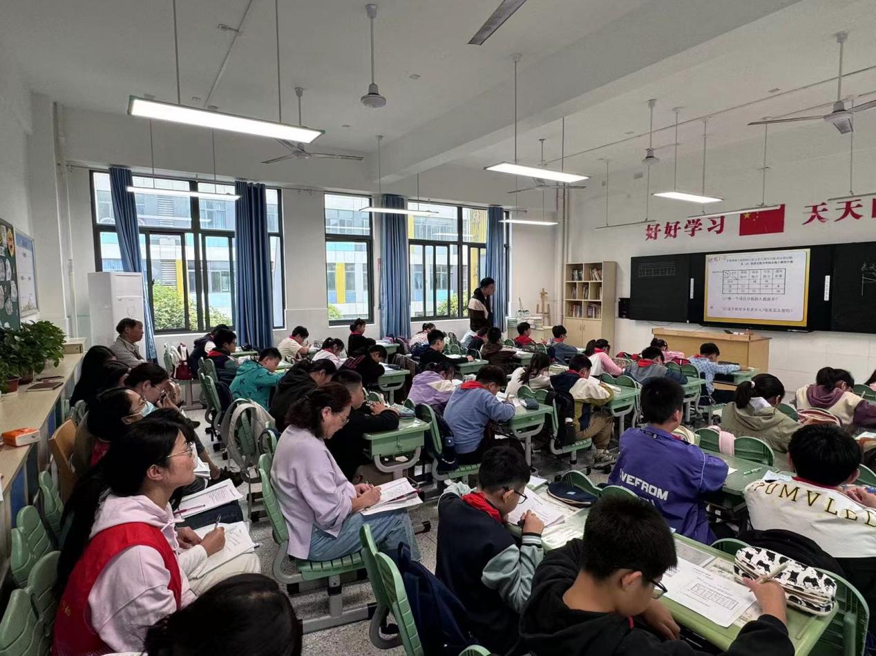 10.17数学校本研修暨青年教师赛课活动测记(1)_html_m7958de1a.jpg