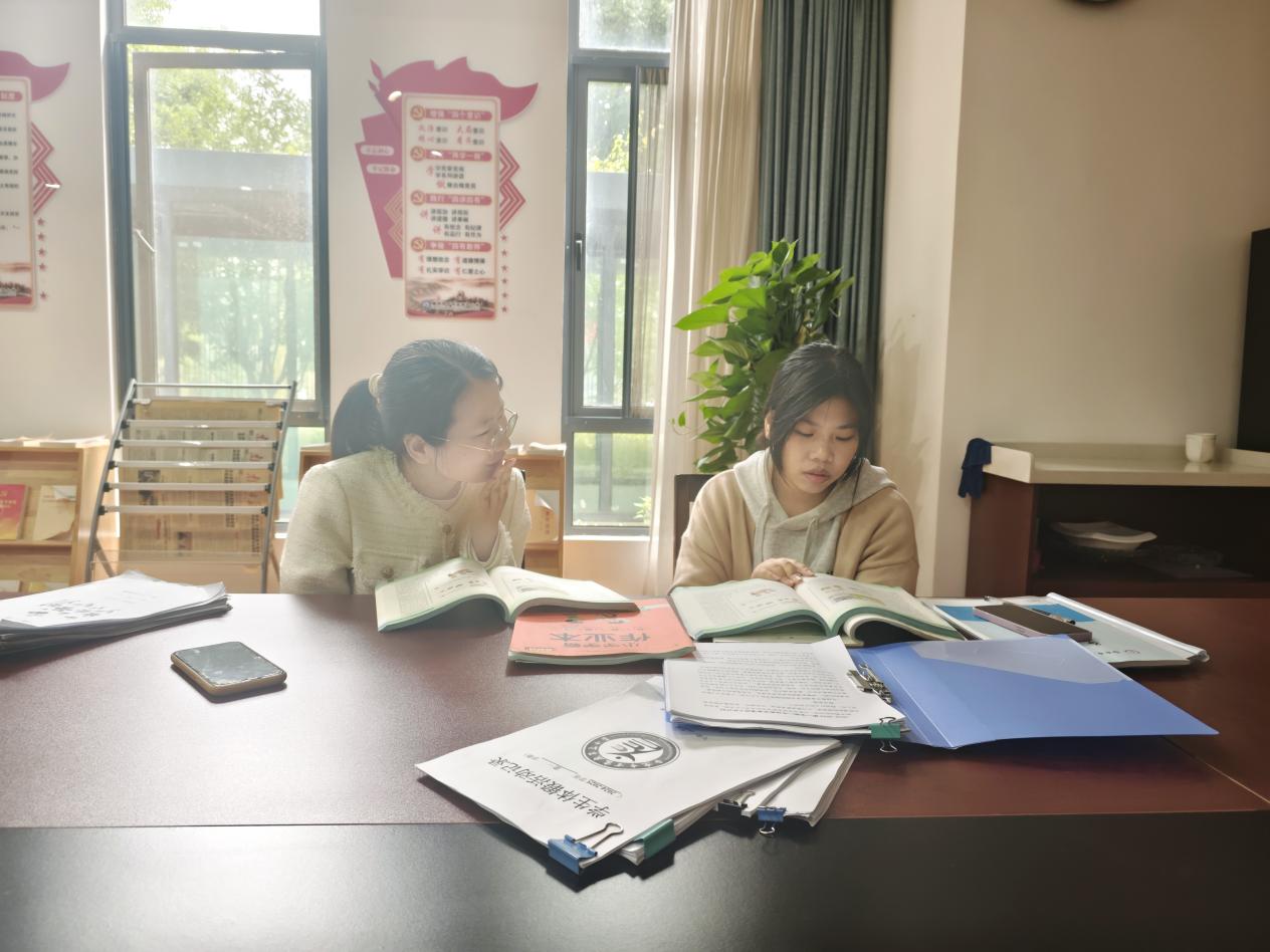 10.22数学组第八周集体备课活动侧记_html_m120ac3a.jpg