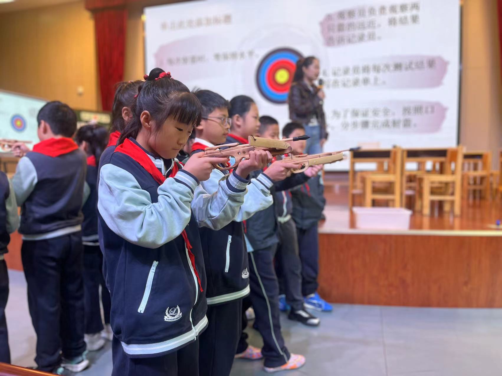 《一场激发学生兴趣与思维深度的教研之旅—“基于科学史的科学教学策略”主题教研活动》(1)_html_m77a301d4.jpg