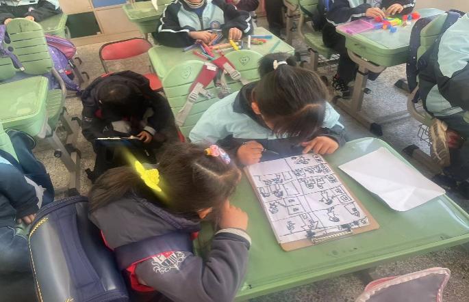 3.13迈幼三园大班参观丁三小学活动侧记_html_m61f6fd27.jpg