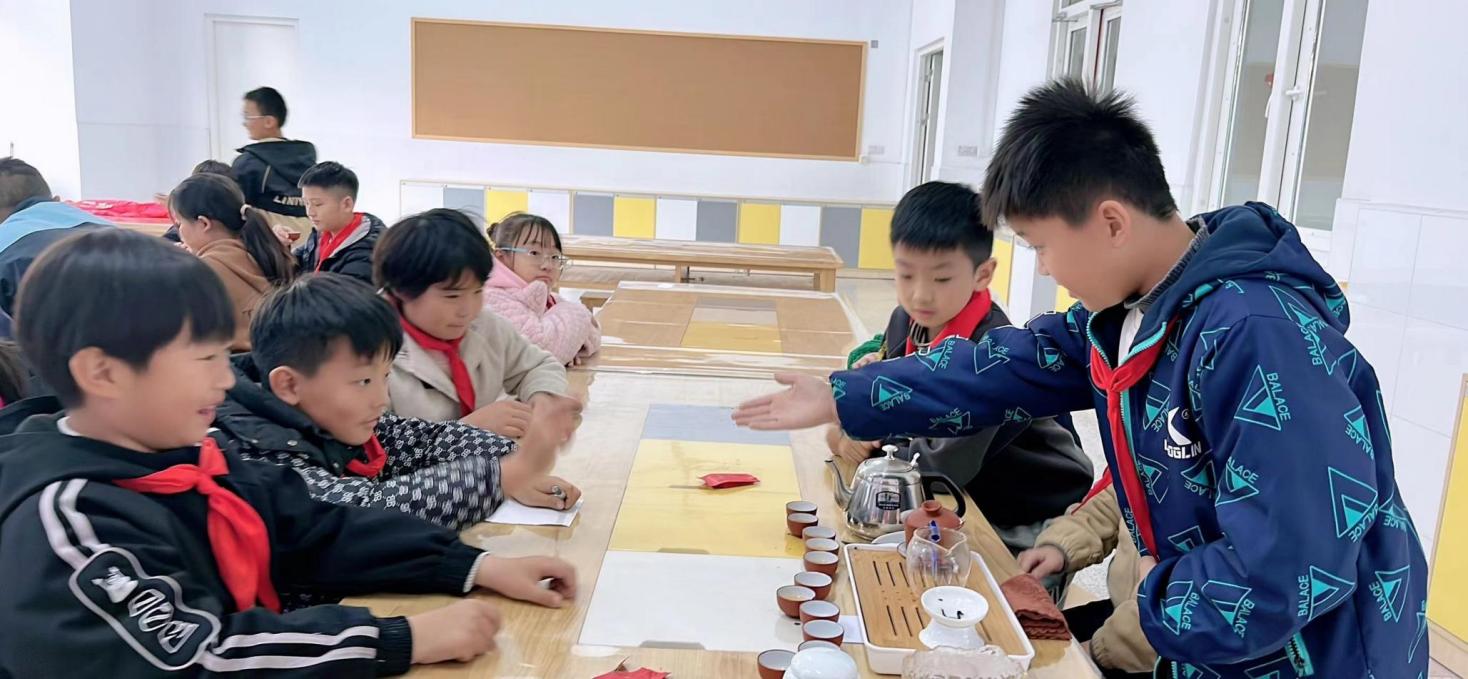 【正学丁三&middot;德育】品茗知茶韵 把盏习茶礼—“行知小先生”礼仪实践课堂之待人接物礼仪活动_html_e916670.jpg
