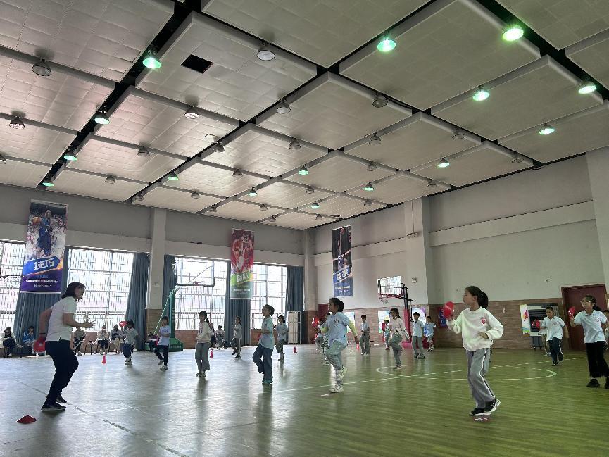 【正学丁三】学习身边榜样 激发奋进力量——南京市丁家庄第三小学榜样教师宣传活动侧记（五）_html_m254ab03b.jpg