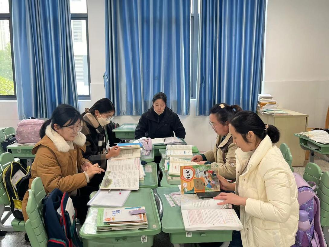 【正学丁三·教学】融集体智慧，促共同成长——2023-2024学年第一学期第十三周语文组集体备课侧记_html_185c3981.jpg