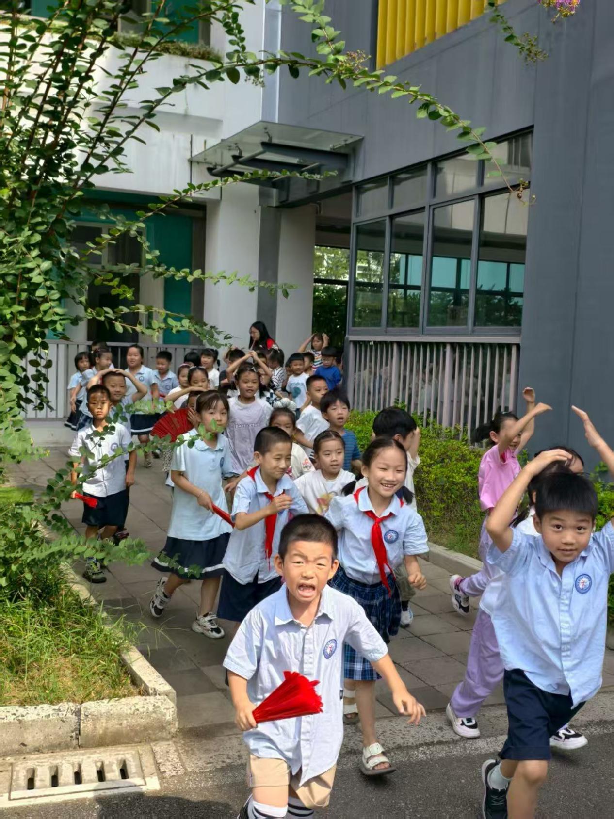 【正学丁三·后勤】安全逃生疏散演练，筑牢校园安全防线_html_m399c4ec0.jpg