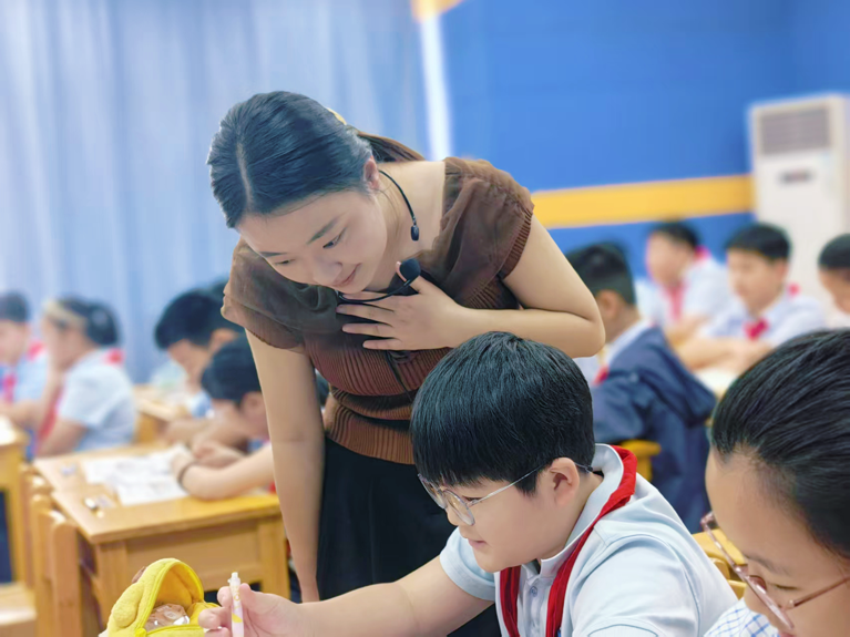 【正学丁三&middot;教学】示范引航明方向，研思共进促成长——南京市丁家庄第三小学语文组骨干教师示范课教研活动纪实_html_m74ad7cf5.png