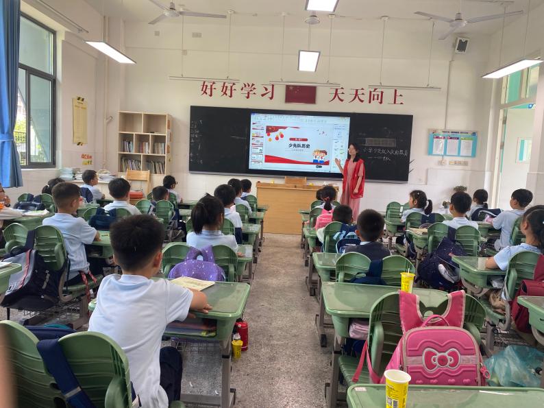 【正学丁三】童心永向党，争做好队员——丁家庄第三小学一年级少先队入队前教育主题班会课_html_m339be18.jpg