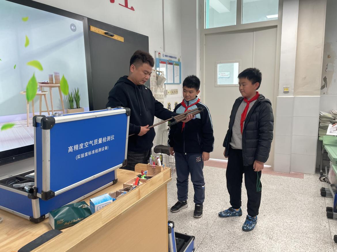 能人家长进课堂——空气净化_html_m822a09f.jpg