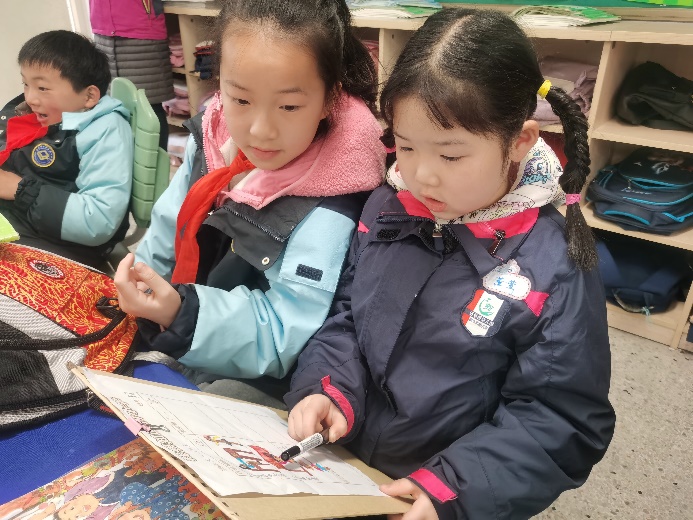 3.14大班组第一次参观小学报道_html_1563e871.jpg