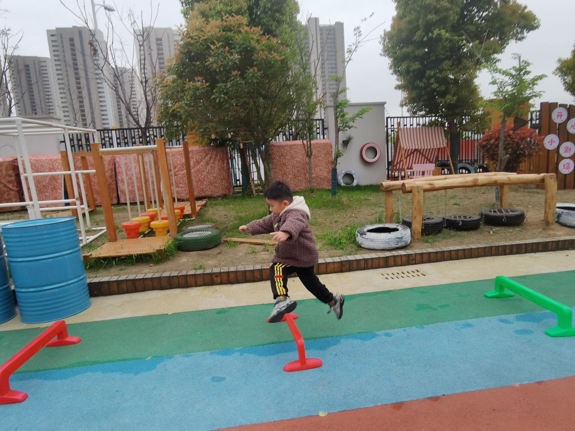 运动会小班组修改_html_3daddeb3.jpg