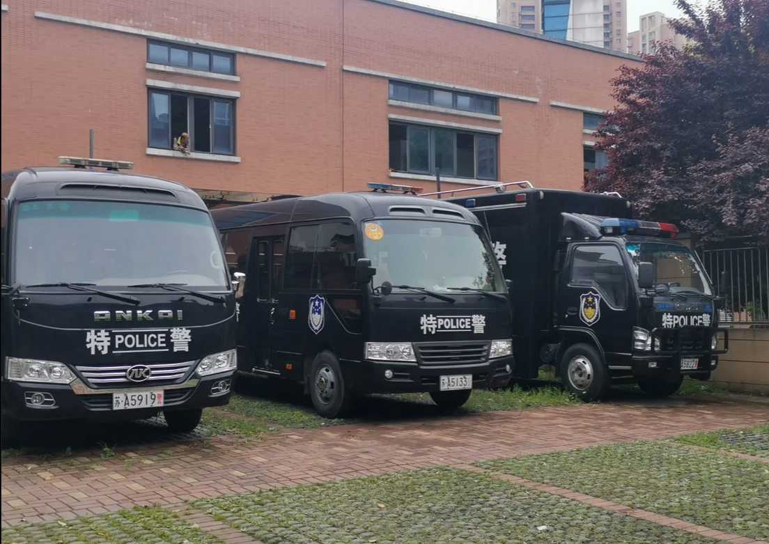 2021.4.22 刘莲 走进特警队，感受特警风采_html_m36eb226e.png