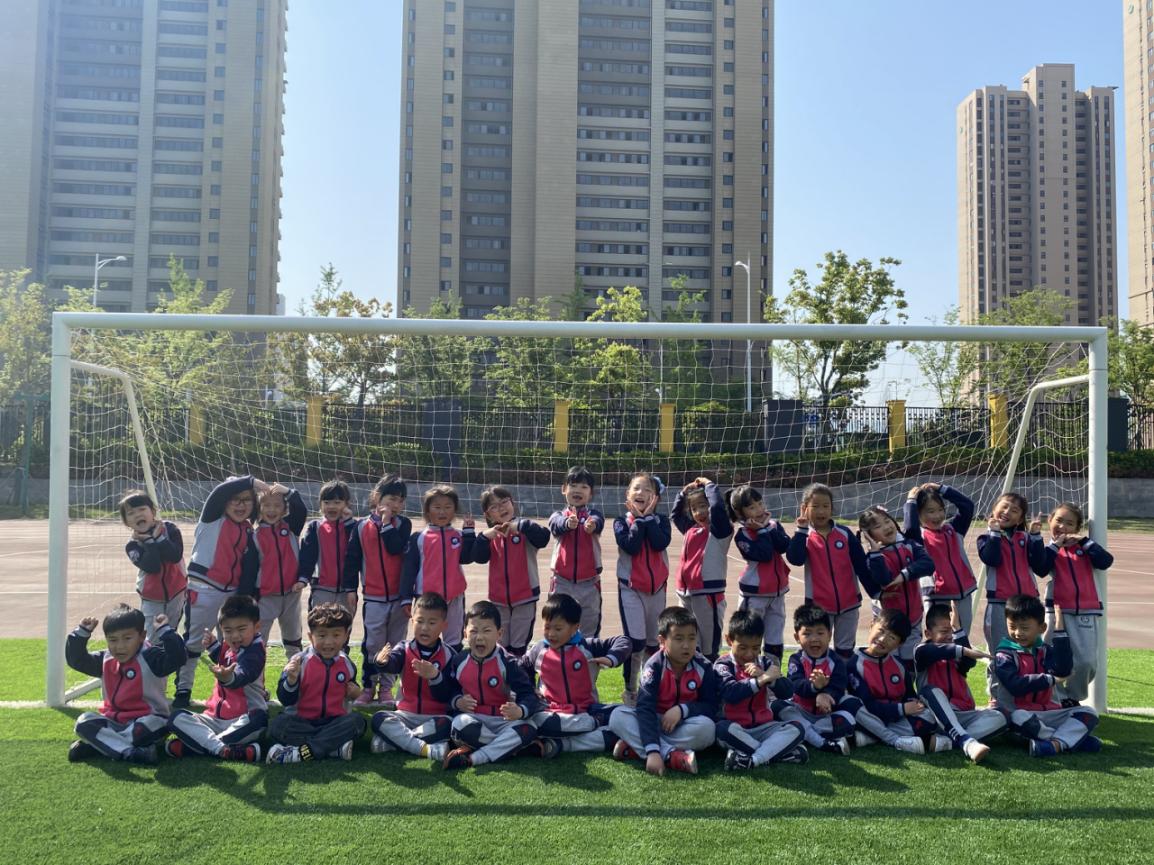 参观小学新闻稿(1)_html_m2b1d2e31.jpg