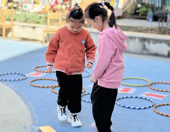 定稿：迈幼嘉誉山分园晨锻评比新闻稿修改(1)_html_m102b998d.jpg