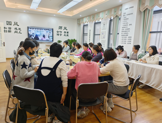 2022.11.12 【生命迈幼 教育科研】凝心课程审议 聚力儿童发展_html_m7a3e376c.png