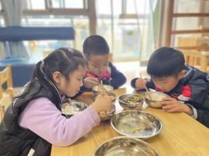 2024.11.20刘嘉琪【生命迈幼·臂膀守护】遇见金色秋天，乐享美食盛宴——记迈幼瑜憬湾分园家长开放半日活动_html_206cf97.jpg