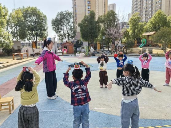 【生命迈幼·联合教研】“玩”有道，“研”有理——记迈幼集团体育组第一次教研活动_html_7e92f816.jpg