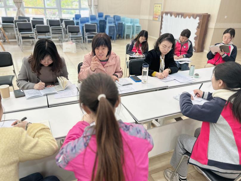 【生命迈幼·校园新闻】专家指导引航向 精研细磨绽芬芳_html_7a9257b.jpg