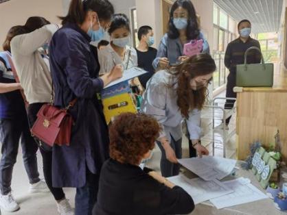 史秋梅【生命迈幼·花样童年】家园同行，见证成长(1)_html_cc205ff.jpg