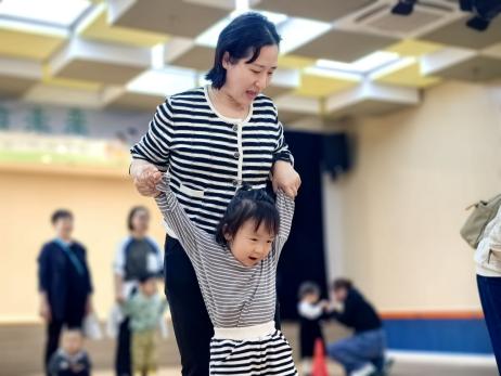 定稿：【生命迈幼  党工共建】趣味亲子行，童心筑未来_html_m39fc1605.jpg