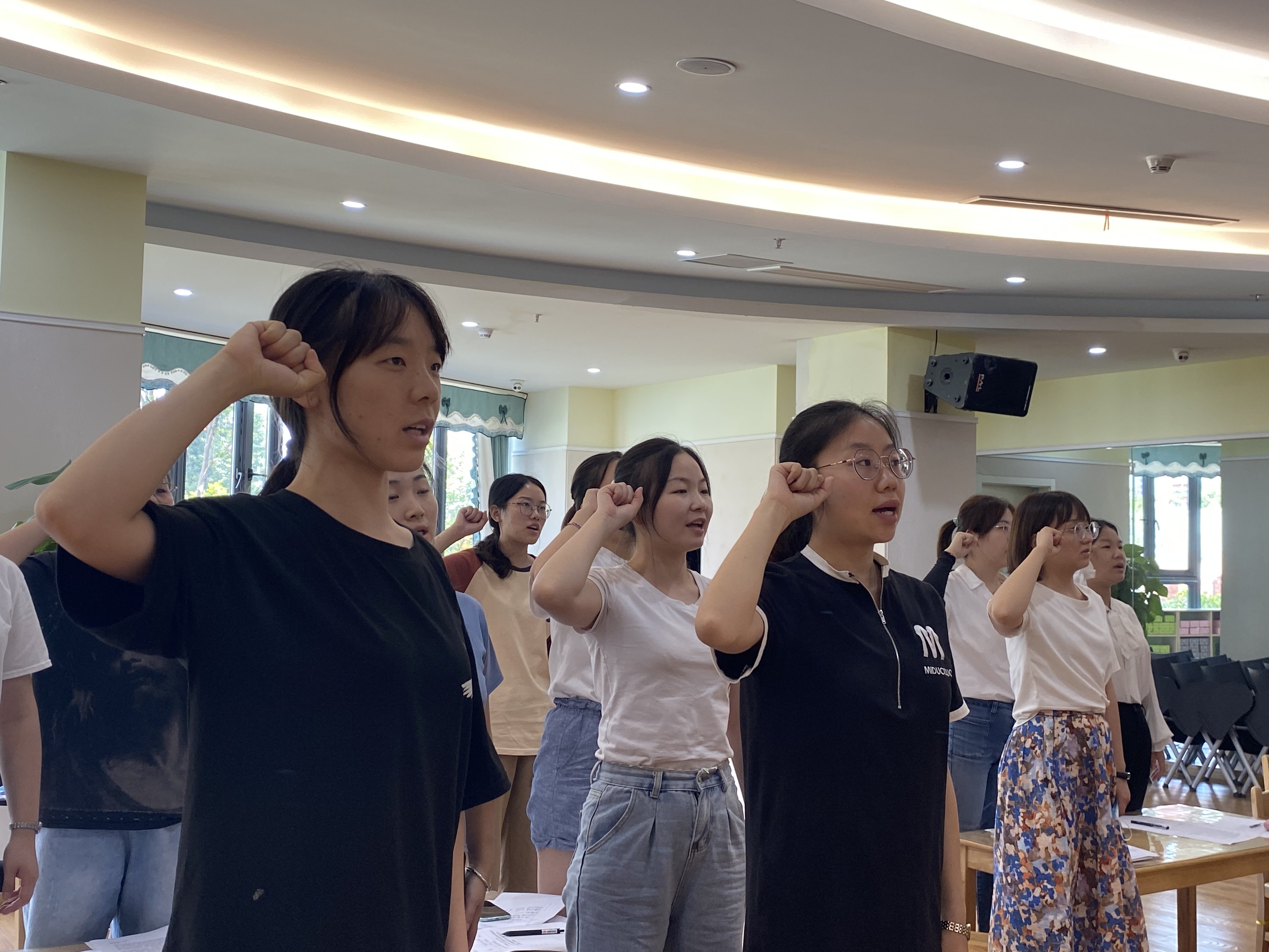 师德新闻_html_m47e00375.jpg