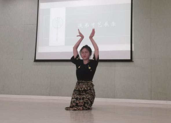 2020.9.9师徒结对仪式（栖霞教育之家）_html_541b750d.jpg