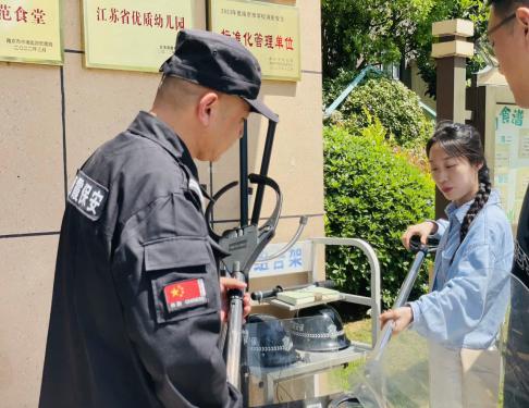 【生命迈幼·教育科研】挖掘岗位体验资源，实现社会交往需要_html_69ad54e3.jpg