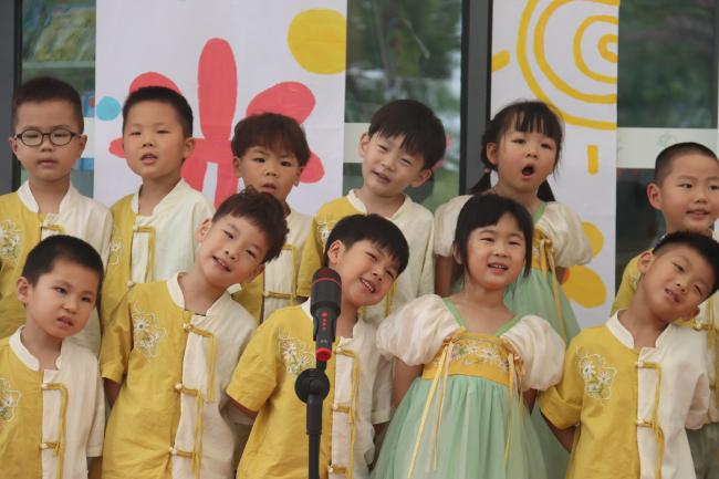 第六届阅读节闭幕式暨六一展演活动报道_html_49f723b4.jpg