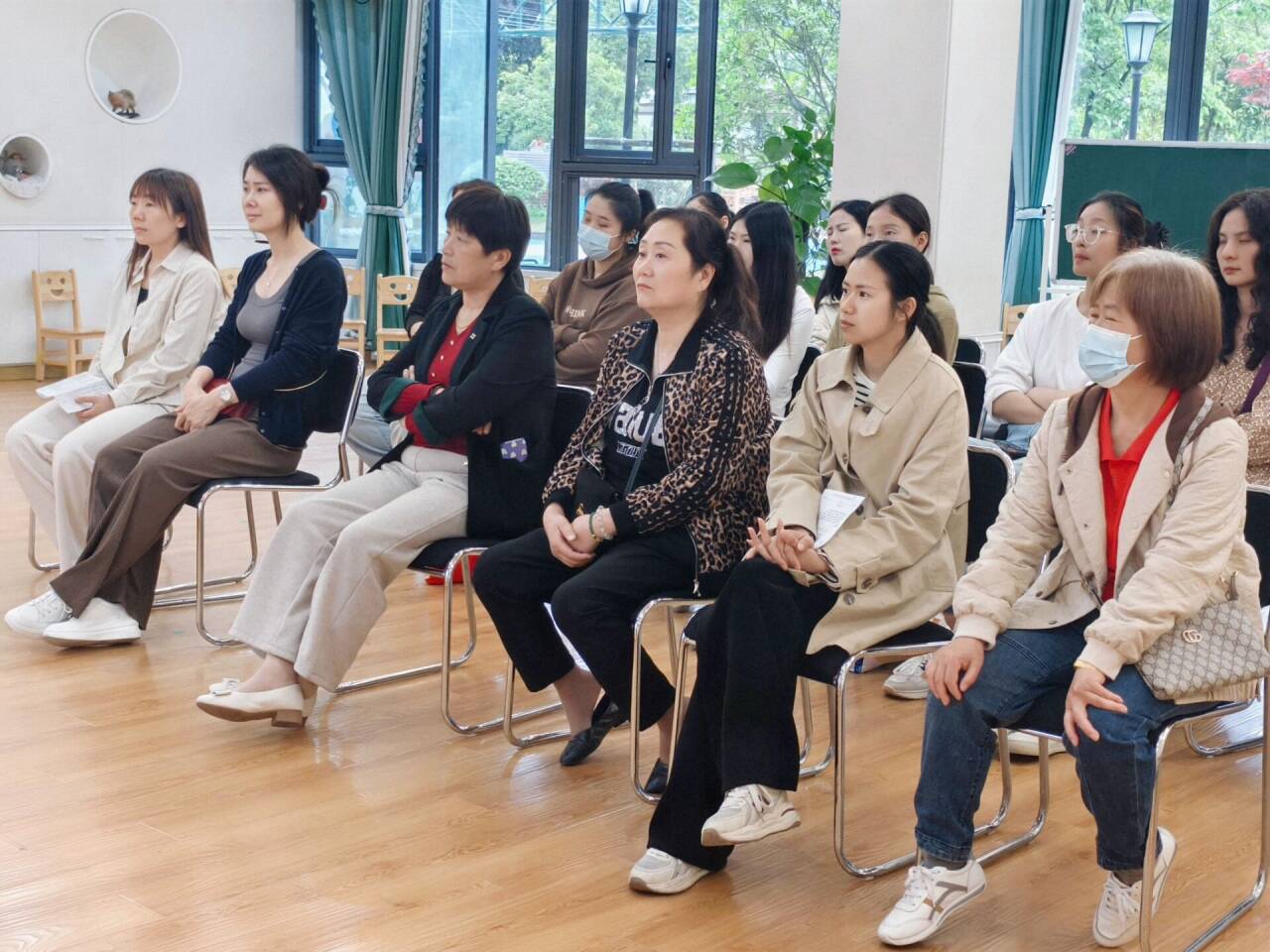 最美下雨天，“幼”与你相见——迈幼三园中班组家长开放日活动陈丹琴_html_m1ec4fdc1.jpg