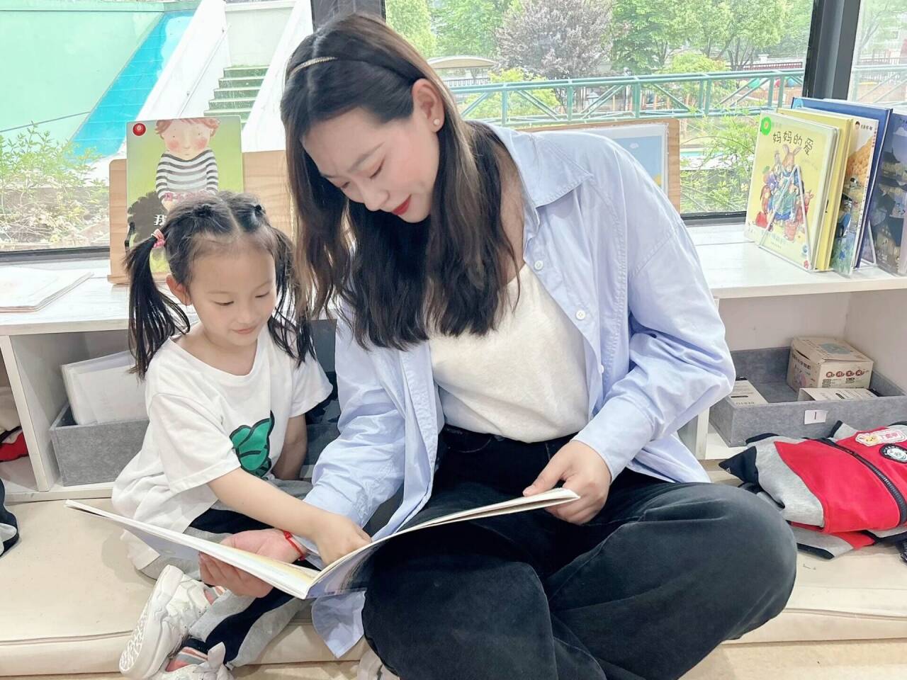 最美下雨天，“幼”与你相见——迈幼三园中班组家长开放日活动陈丹琴_html_m7c265704.jpg