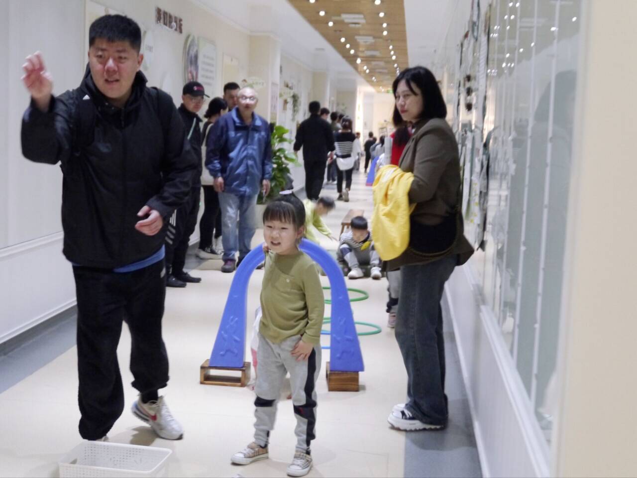 最美下雨天，“幼”与你相见——迈幼三园中班组家长开放日活动陈丹琴_html_5e2bfb4c.jpg